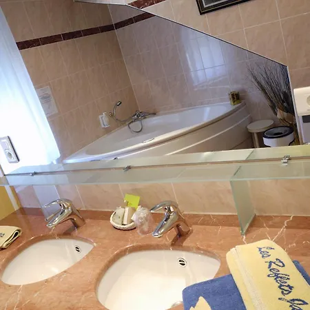 Hotel Les Reflets Jaunes