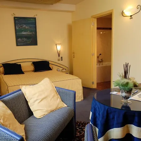 瑞福莱斯约恩酒店