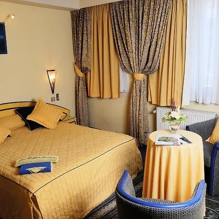 瑞福莱斯约恩酒店