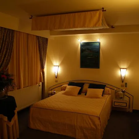 Les Reflets Jaunes Hotel 3*