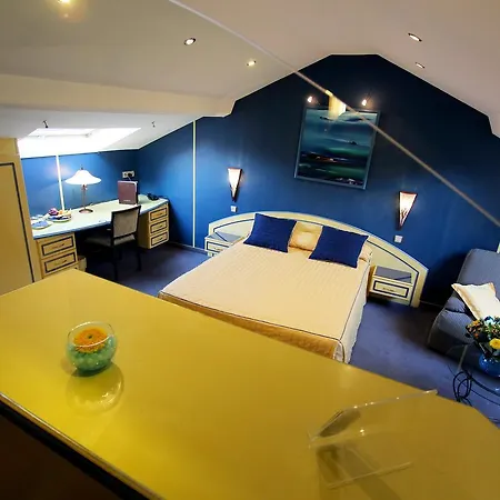 Hotel Les Reflets Jaunes Givet