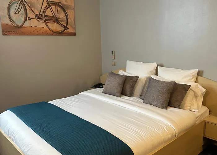 Les Reflets Jaunes Hotel Givet