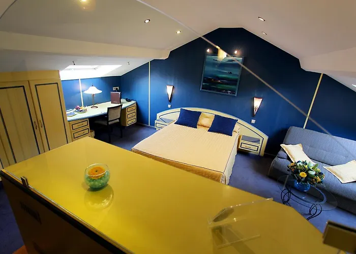 Hotel Les Reflets Jaunes Givet