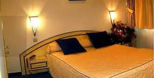 Les Reflets Jaunes Hotel 3*